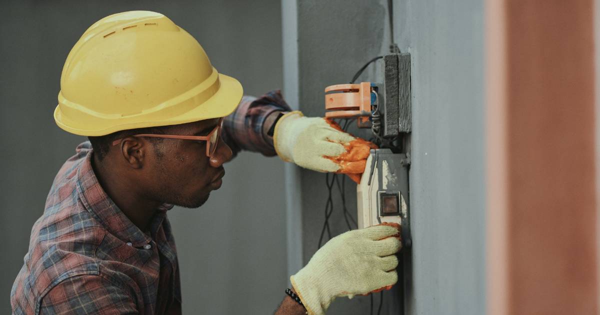 Prüfung ortsfester elektrischer Anlagen: Sicherheitsrisiken durch veraltete Technik